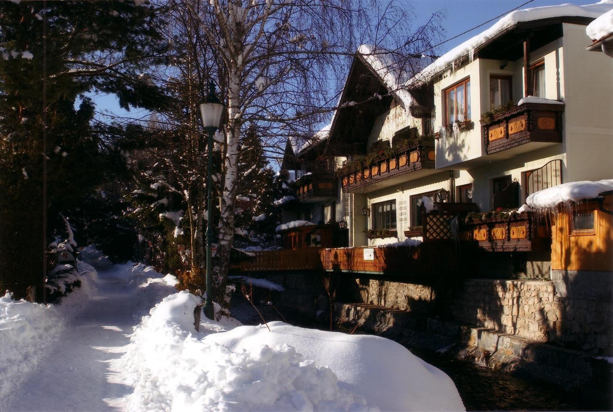 Gasthof Pension St. Wolfgang Kirchberg am Wechsel Exterior foto